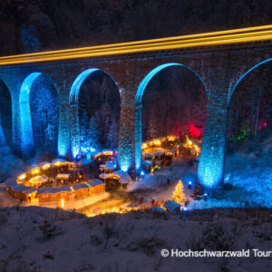 Weihnachtsmarkt in der Ravennaschlucht – Ravennaviadukt mit Zug_High Res_3215-700×464 (1)